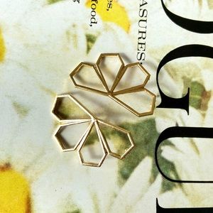 Half flower gold stud earrings
